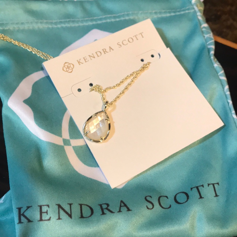 Kendra Scott mother of pearl necklace NW